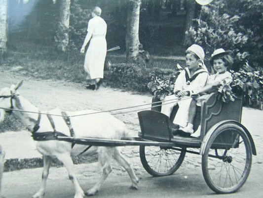 Soraya and friend in Berlin Zoo